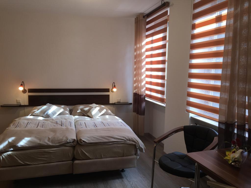 Hotel Zur Dorfschaenke คล็อตเทน ภายนอก รูปภาพ