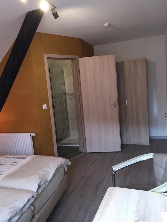 Hotel Zur Dorfschaenke คล็อตเทน ภายนอก รูปภาพ