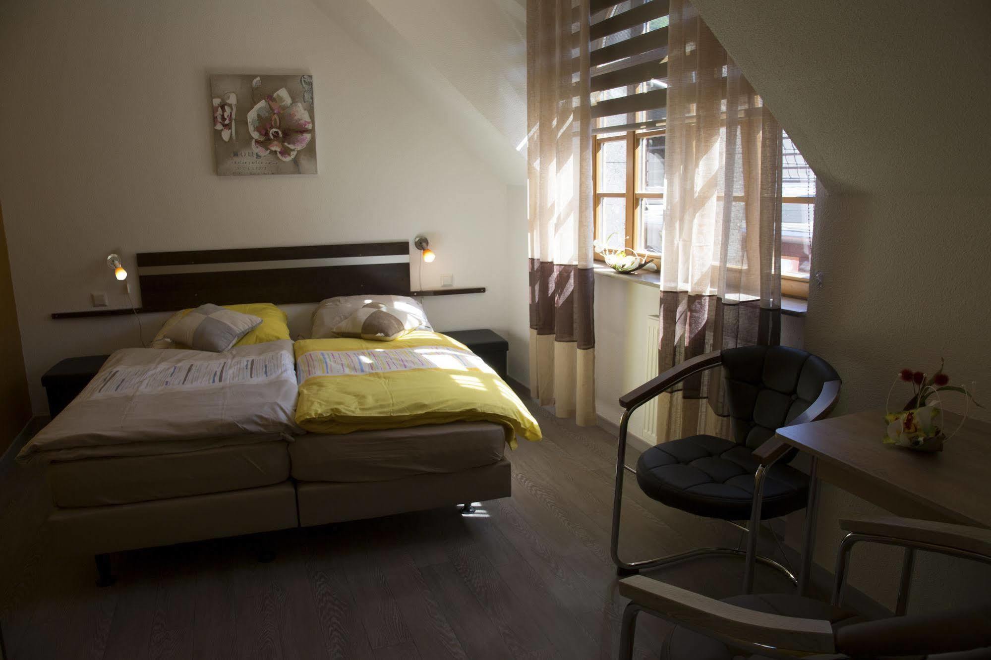 Hotel Zur Dorfschaenke คล็อตเทน ภายนอก รูปภาพ