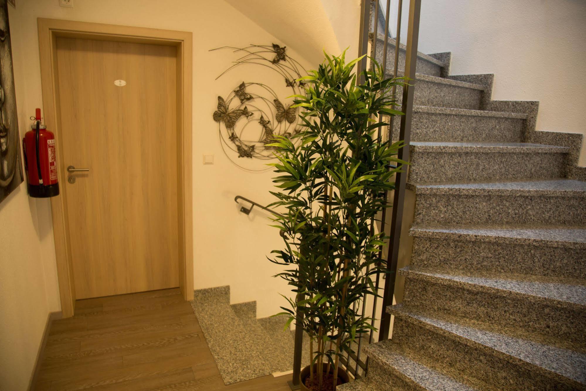 Hotel Zur Dorfschaenke คล็อตเทน ภายนอก รูปภาพ