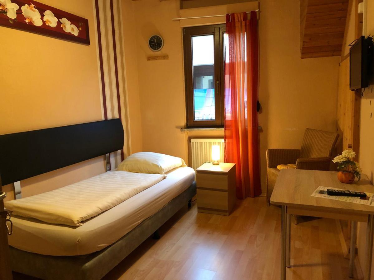 Hotel Zur Dorfschaenke คล็อตเทน ภายนอก รูปภาพ